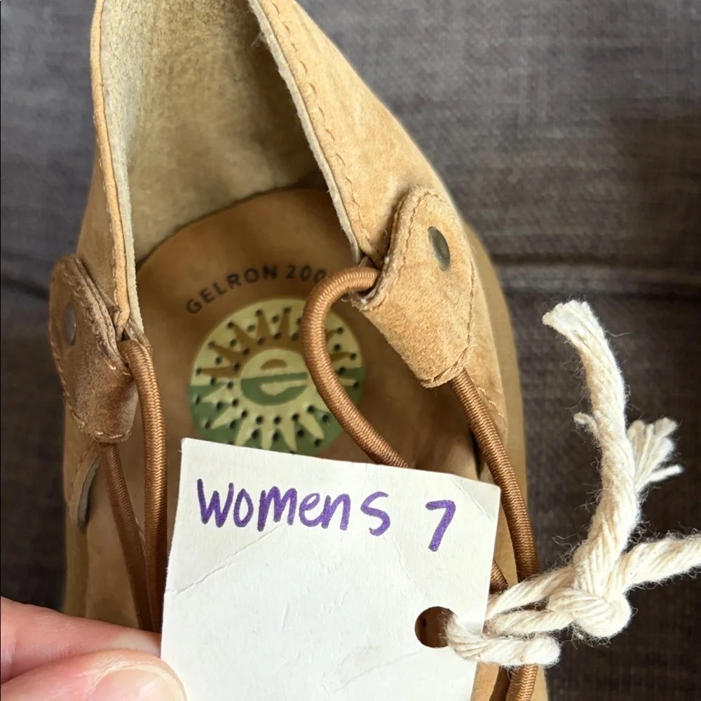 Earth Shoe Women's Tan Strappy Suede Sandals